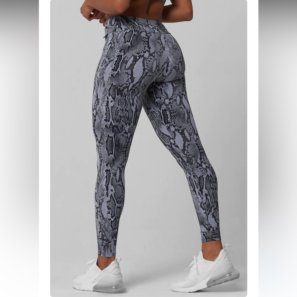 LiCi fit grounded legging